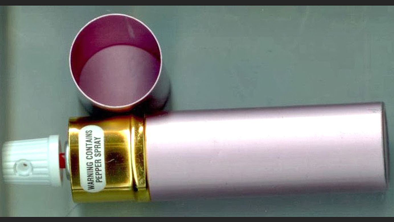 No importa que tan discreto se vea, un aerosol de pimienta es un aerosol de pimienta. Especialmente cuando está claramente etiquetado como tal. 