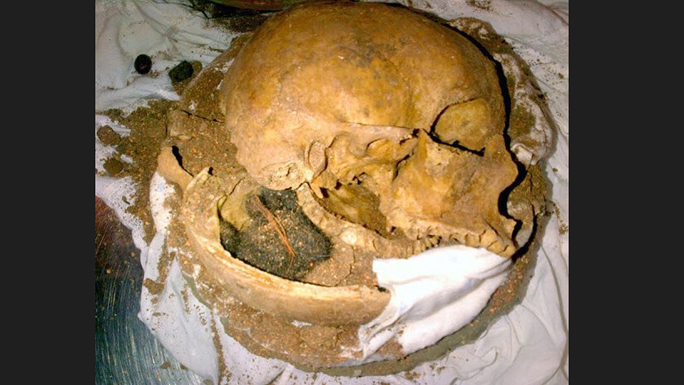Los propietarios de estas vasijas de barro declararon que no sabían que contenían fragmentos de cráneos humanos.