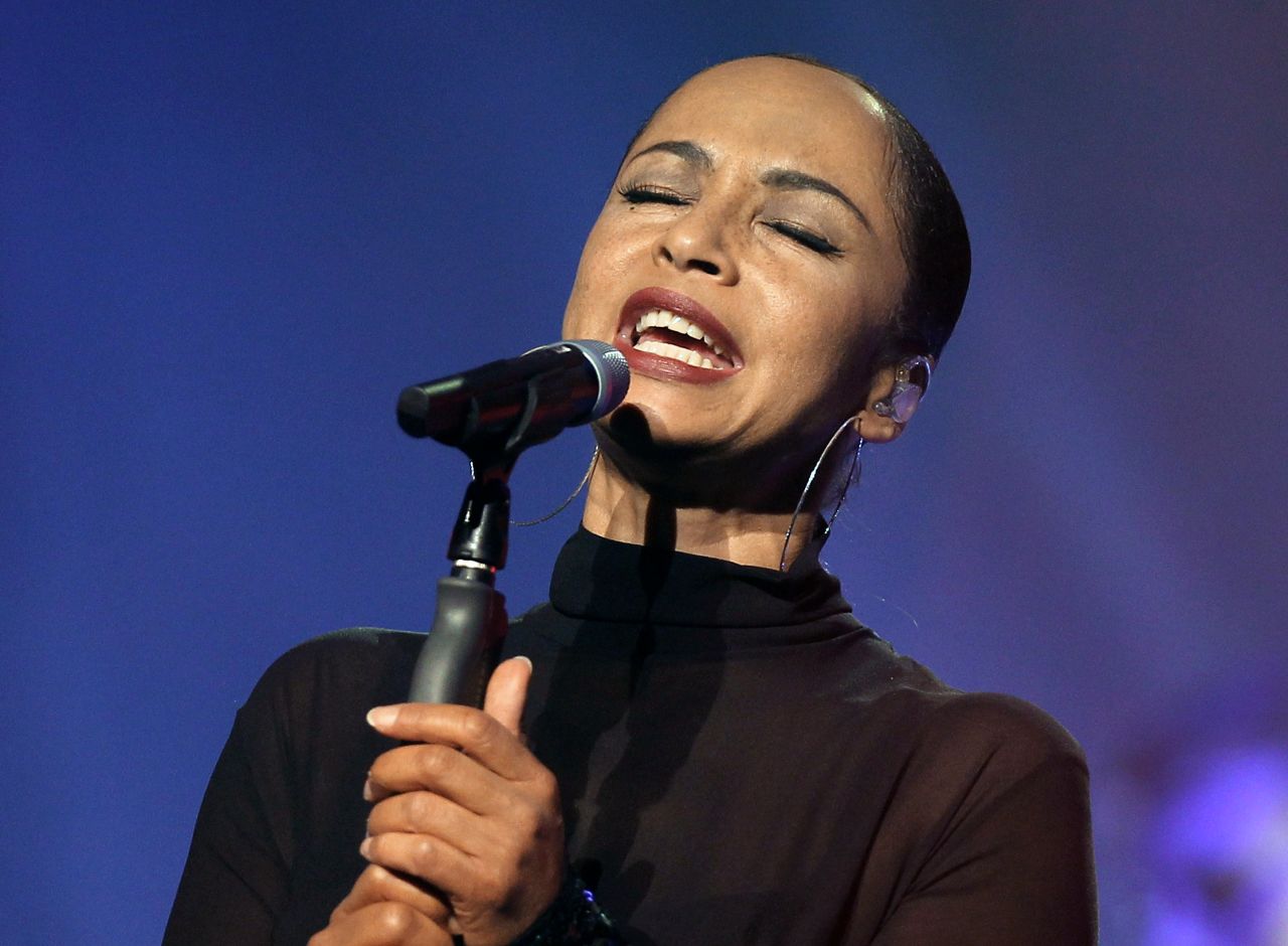 La cantante nigeriana británica Sade creció en Holland-on-Sea con su madre.