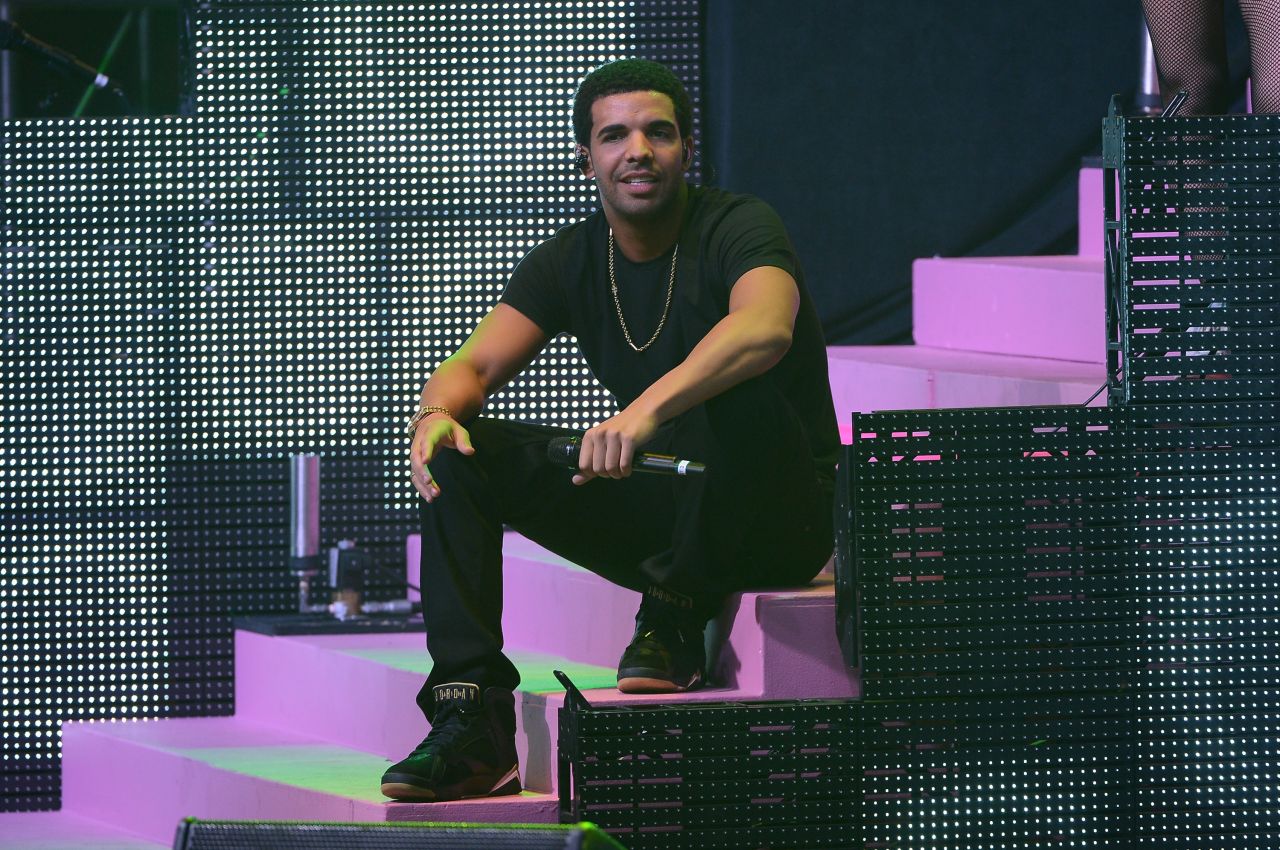 El rapero Drake es hijo de un padre negro y una madre blanca judía. "Soy una mezcla y las personas lo aceptan", le dijo al Village Voice.