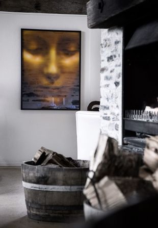 The cinema isn't the only arty stop. Arrowtown's Nadene Milne Gallery presents top New Zealand artists.