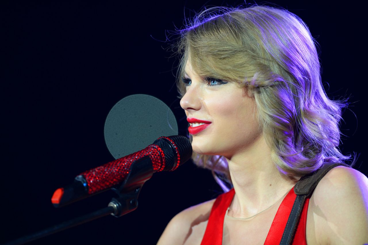 Taylor Swift didn't chop off as much as some of these other stars when she cut her hair on February 11, but it's a definite departure from her lengthy waves.