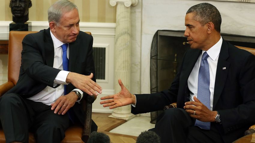 U.S. President Barack Obama (R) shakes hands with Israeli President Benjamin Netanyahu in the Oval Office, September 30, 2013 in Washington, DC