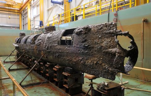 The hull is in pretty good shape, despite exposure to sea currents and elements for decades. The eight-member Confederate crew, sitting on the port side, turned a propeller by hand. 