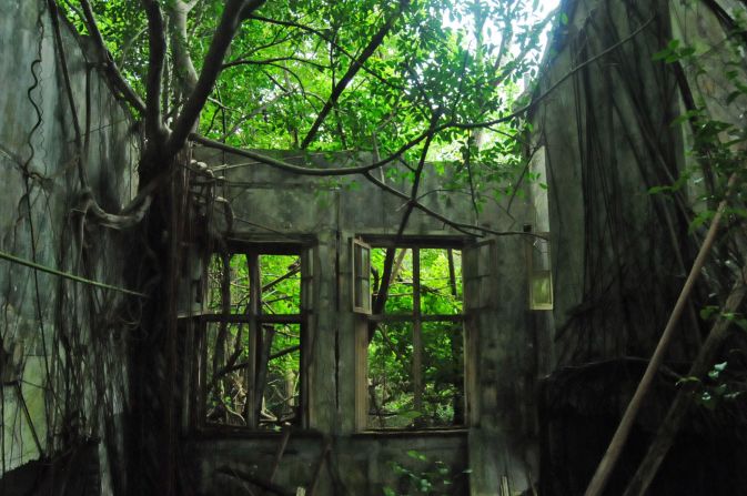 <a >Erin Jackson</a> shared photos her parents took while visiting the abandoned British Royal Naval Dockyard on Ireland Island in Bermuda back in January 2014. This is a photo of a dockyard school now overgrown with trees. <br /><br />Click the double arrow to see more photos. 