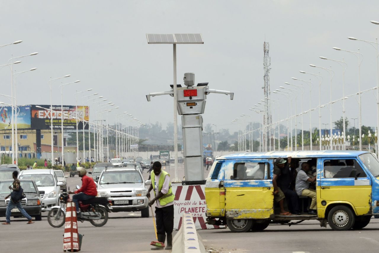 Kinshasa, the capital of the Democratic Republic of Congo, has installed two robots to help bring order in the city's hectic traffic.