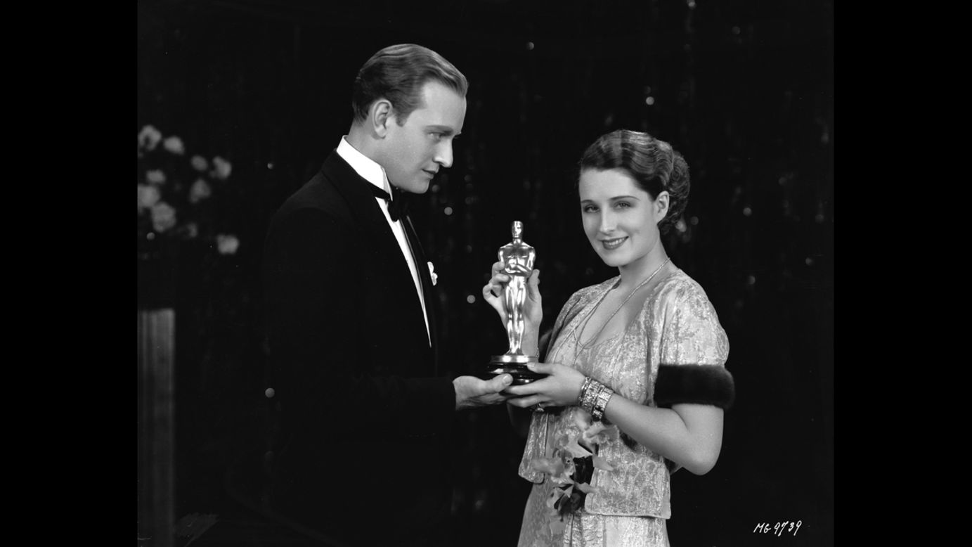 <strong>Norma Shearer (1930):</strong> Norma Shearer receives a best actress Oscar in October 1930 for her role in "The Divorcee." Giving her the award is Conrad Nagel, who starred with her in the film released earlier that year.