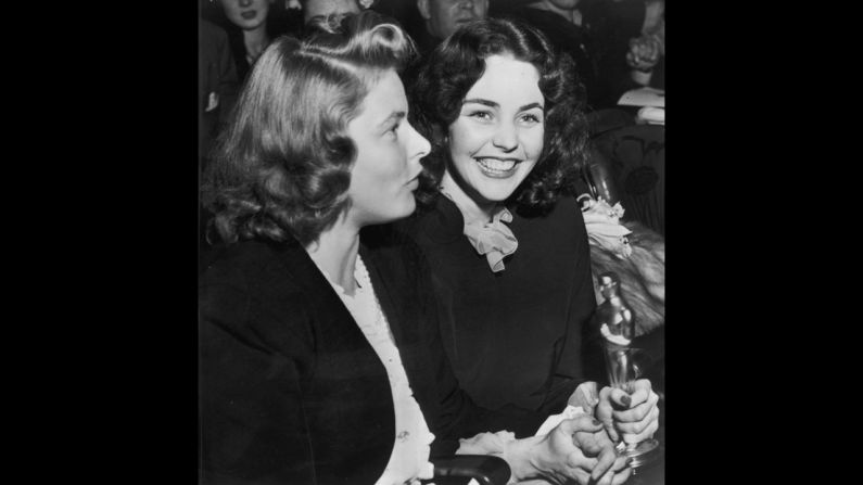<strong>Jennifer Jones (1944):</strong> Jennifer Jones holds the best actress Oscar she won in 1944 for her performance in "Song of Bernadette." To her right is actress Ingrid Bergman.