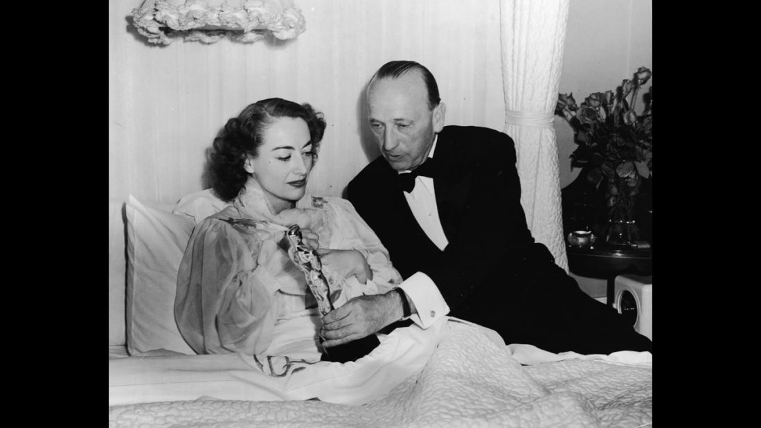 <strong>Joan Crawford (1946):</strong> Joan Crawford receives her Academy Award in bed because of an illness. She was recognized for her performance in the 1945 film "Mildred Pierce."