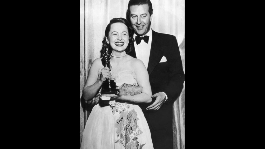 <strong>Olivia de Havilland (1947):</strong> Olivia de Havilland receives her best actress Oscar from actor Ray Milland for her performance in "To Each His Own."