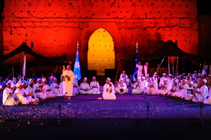 Every year, The Marrakesh Popular Arts Festival features singers, dancers, theater troupes, fortune tellers, fire-swallowers, and snake charmers from all over Morocco and abroad. 