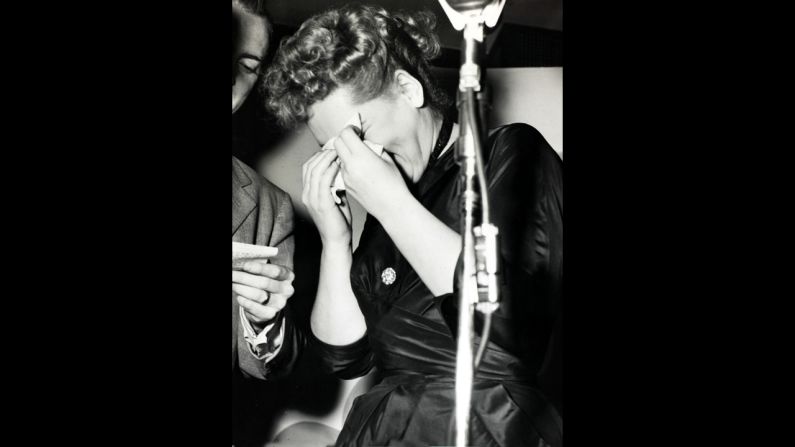 <strong>Judy Holliday (1951):</strong> Judy Holliday bursts into tears in 1951 after winning the best actress Oscar for her performance in "Born Yesterday."