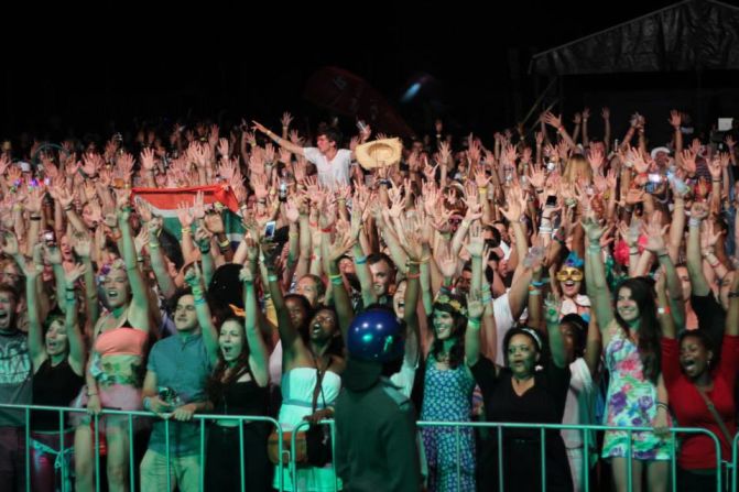 In addition to concerts and shows, Vic Falls Carnival visitors can enjoy bungee jumping, elephant safari, and white water rafting. 