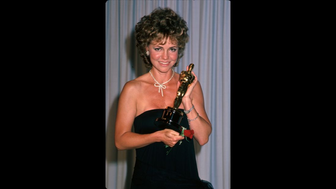 <strong>Sally Field (1985):</strong> Sally Field holds the best actress Oscar in the press room at the Academy Awards. She won the award, her second, for her role in "Places in the Heart."