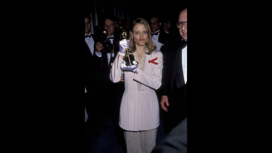 <strong>Jodie Foster (1992):</strong> Jodie Foster holds up her second Oscar, this one for her role in "The Silence of the Lambs."