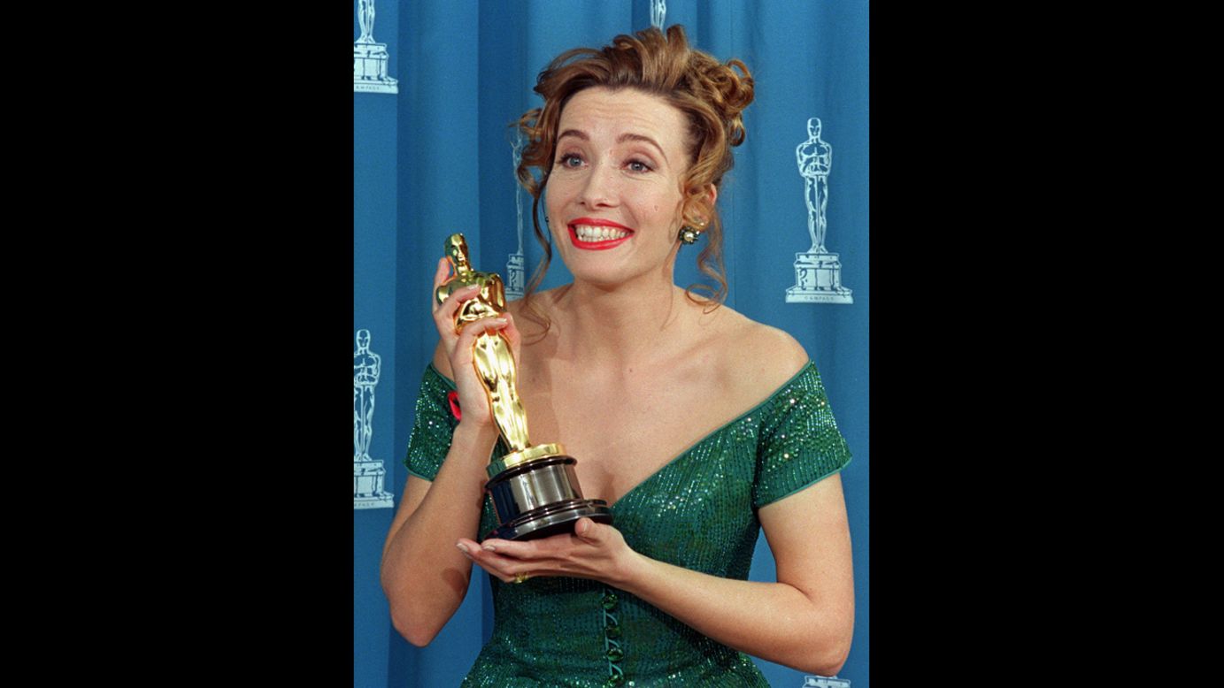 <strong>Emma Thompson (1993):</strong> Emma Thompson poses with her Oscar after winning best actress for her role in "Howards End." 