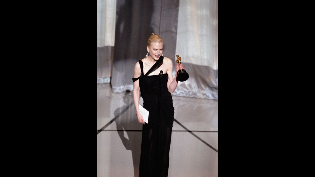 <strong>Nicole Kidman (2003):</strong> Nicole Kidman accepts her award for her role in "The Hours." 