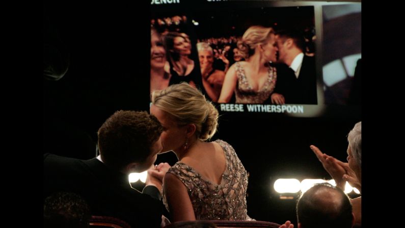 <strong>Reese Witherspoon (2006):</strong> Reese Witherspoon kisses then-husband Ryan Phillippe before going on stage to accept the best actress award for "Walk the Line."