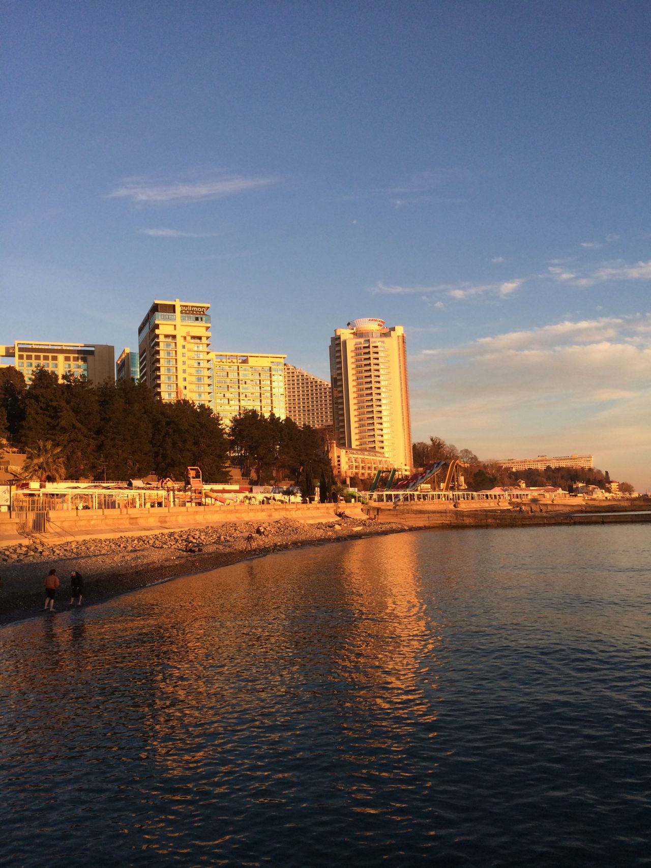In 1909 the first hotel, Riviera, was built on the Sochi shore. The Soviets later developed the resort for working people. 