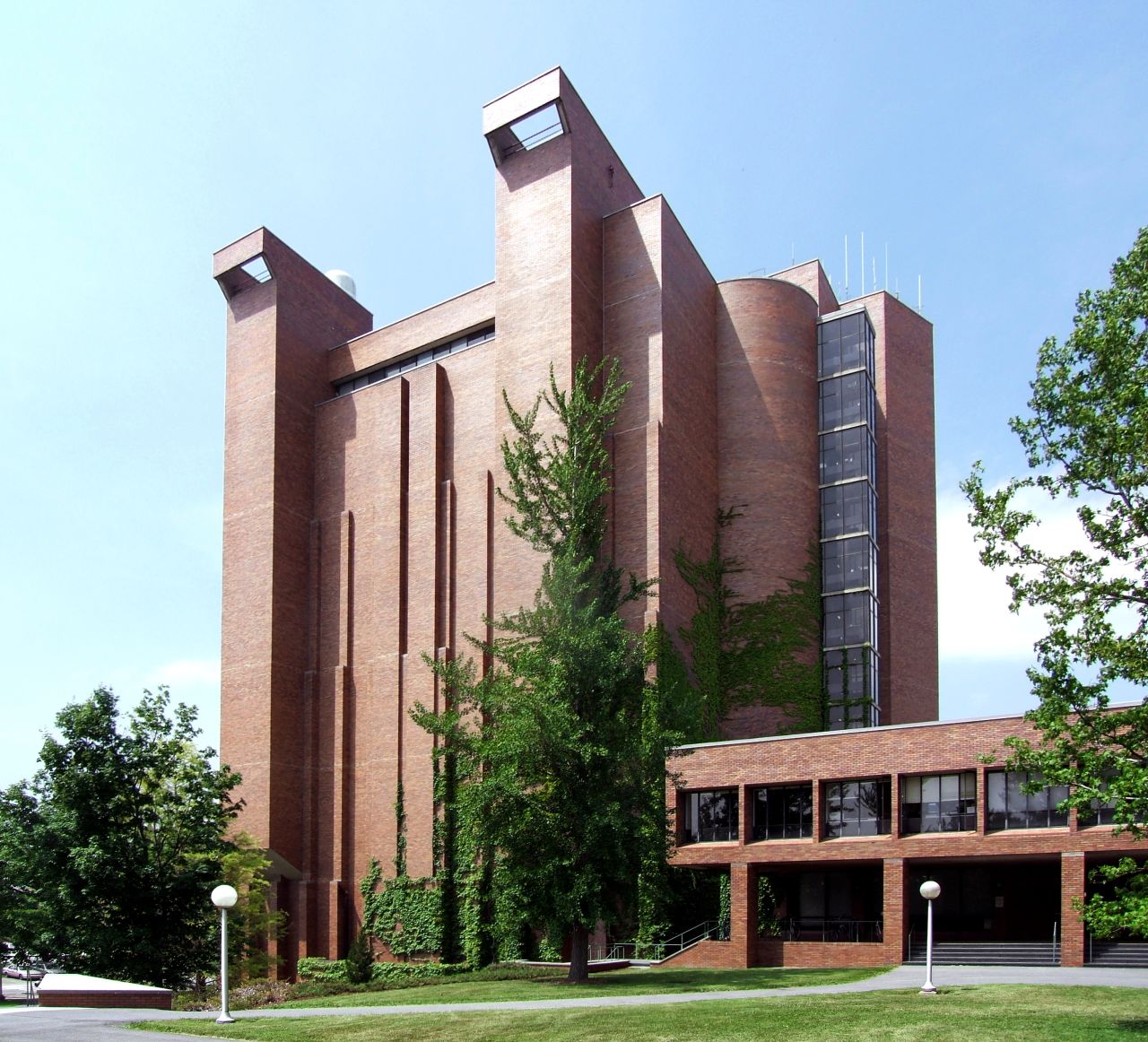 Bradfield Hall at Cornell University in Ithaca, New York, was named for Richard Bradfield, Professor Emeritus, who was head of the Cornell Agronomy Department between 1937 and 1955. The building was designed without windows on the first 10 floors since most laboratories are climate-controlled. <strong>Architects:</strong> Ulrich Franzen & Associates