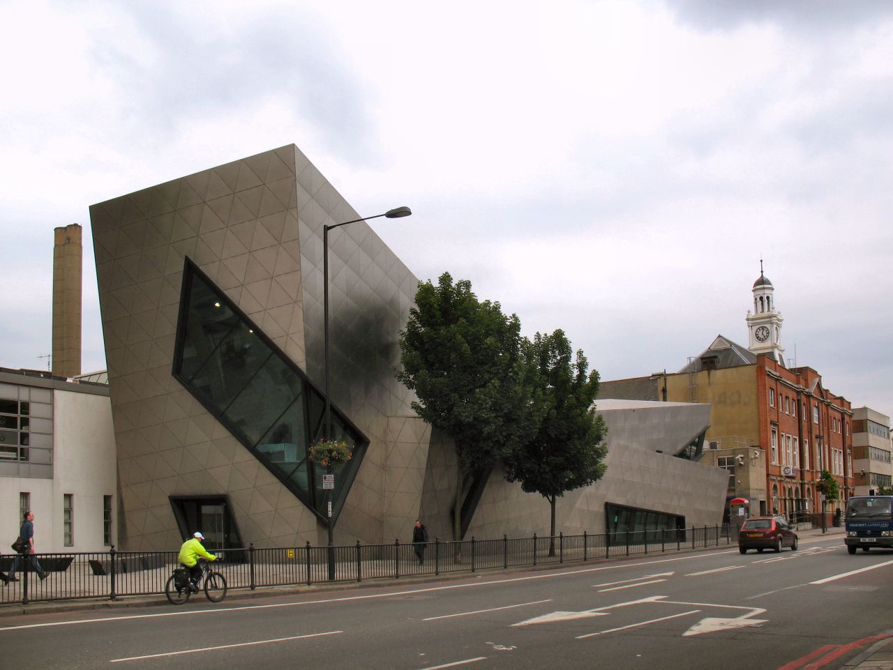 The building won the "RIBA Award" in 2004, and the "Building of the Year Award -- Royal Fine Arts Commission Trust -- Jeu D'Esprit" in 2005. The building acts as a gateway to the London Metropolitan University on Holloway Road. <strong>Architects:</strong> Daniel Libeskind.