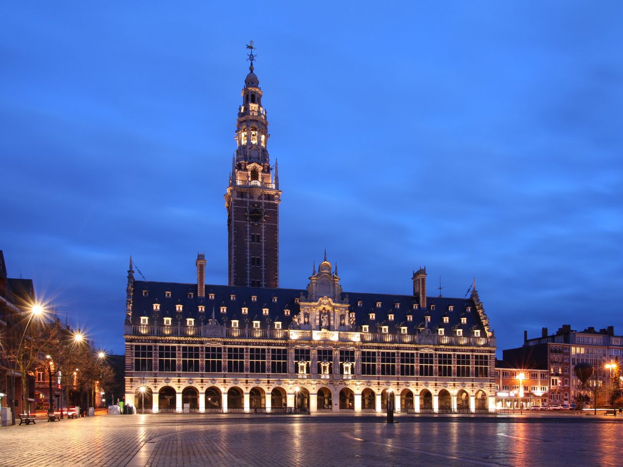 At Katholieke Universiteit Leuven, this building is designed in a neo-Flemish Renaissance style. During World War II the building and its 900,000 books were destroyed. It was rebuilt according to the original design of architect Whitney Warren. <strong>Architects:</strong> Warren & Wetmore. 