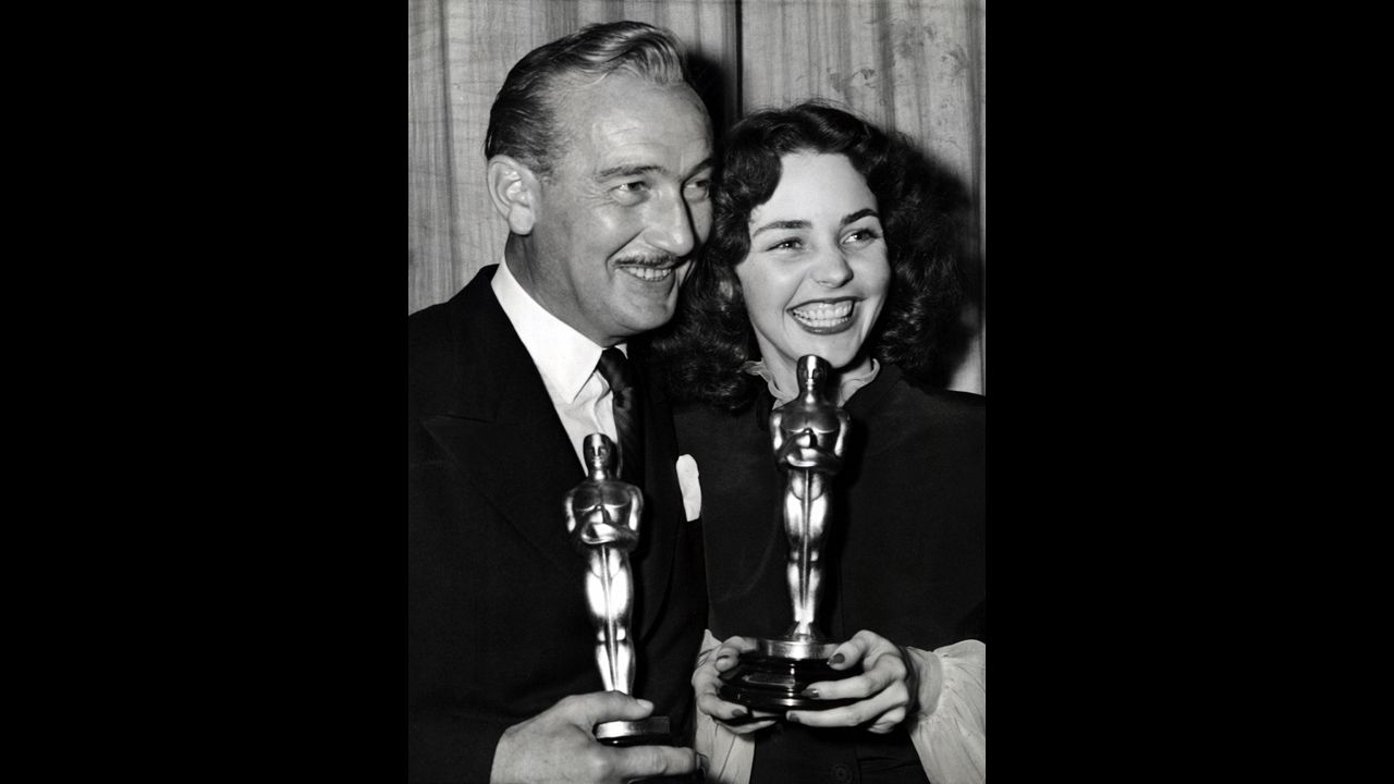 <strong>Paul Lukas (1944):</strong> Character actor Paul Lukas faced stiff competition from stars Humphrey Bogart ("Casablanca") and Gary Cooper ("For Whom the Bell Tolls"), but he was able to take home the Oscar for "Watch on the Rhine." Lukas and best actress winner Jennifer Jones celebrate at the ceremony held in 1944. 