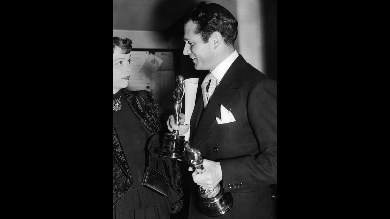 <strong>Laurence Olivier (1949):</strong> Laurence Olivier's commitment to bringing Shakespeare's "Hamlet" to the screen paid off handsomely at the Oscars. Olivier walked away with the best actor Oscar in the title role, and "Hamlet" also won for best picture. Here Olivier appears with best actress winner Jane Wyman in 1949.