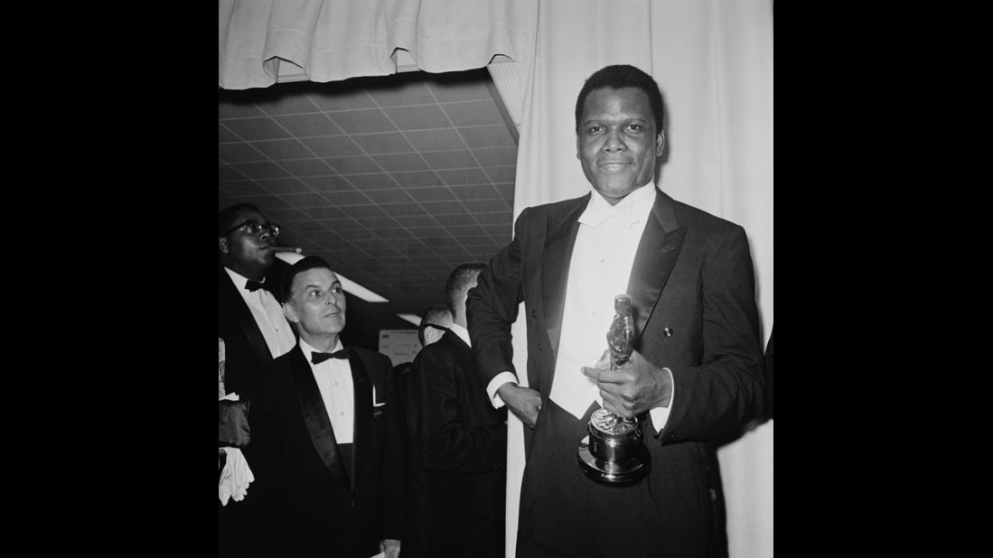 <strong>Sidney Poitier (1964):</strong> Sidney Poitier became the first African-American to win the best actor Oscar -- for his work in "Lilies of the Field." Poitier had been nominated once before for "The Defiant Ones." Interestingly, Poitier was the only one of the four acting category winners present at the 1964 ceremony. 