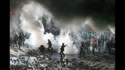 Violence between police and protesters escalates February 18 in Kiev.
