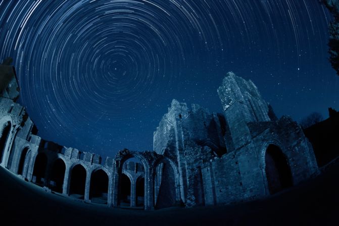 <strong>Brecon Beacons National Park (UK): </strong>Stargazers in the UK can enjoy the silhouette of the Llanthony Priory against the starry sky. The ruins have partly been <a href="index.php?page=&url=http%3A%2F%2Fwww.llanthonyprioryhotel.co.uk%2F" target="_blank" target="_blank">converted into a pub</a>.  After a night of hard sky observation, you can step into the former Augustinian priory for an authentic Welsh ale.