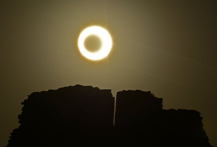 <strong>Chaco Culture National Historical Park (New Mexico):</strong> You can observe sky phenomena among ancient Pueblo ruins as Chacoan people did almost 1,000 years ago. In addition to regular events, including archaeo-astronomy and Pueblo Bonito full moon walks, special events are held for phenomena such as eclipses and meteor showers.