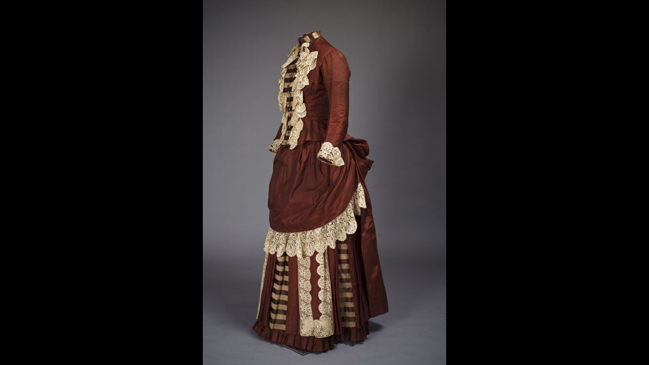 An American woman from the mid- to late-1800s<strong> </strong>would wear many layers of silhouette-forming undergarments -- and a dress built for that sort of buttressing -- whenever she left the house. 