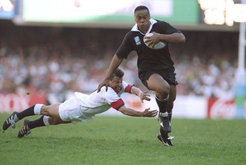 Lomu burst onto the scene at the 1995 World Cup, scoring four tries against England in the semifinals. Here, a desperate Rob Andrew fails in a last-ditch attempt to tackle the big man. 