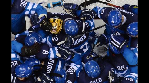 Finland's hockey players celebrate their victory over Russia.