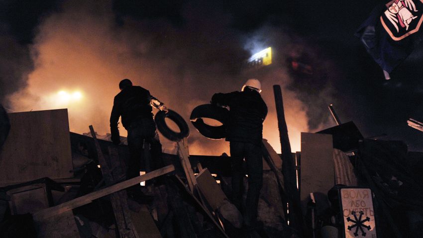 Protesters set up burning barricades at Independence square in Kiev on February 19, 2014.