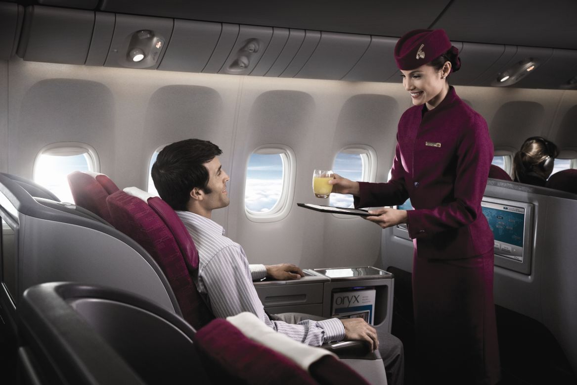Qatar Airways. La aerolínea fue la primera en ofrecer diferentes selecciones de vinos desde el Este hasta el Oeste partiendo de Doha, Qatar, por lo que los viajeros frecuentes disfrutan de diferentes selecciones para escoger.