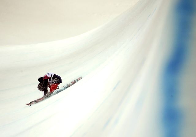 Angeli Vanlaanen of the United States crashes in the women's halfpipe on February 20.