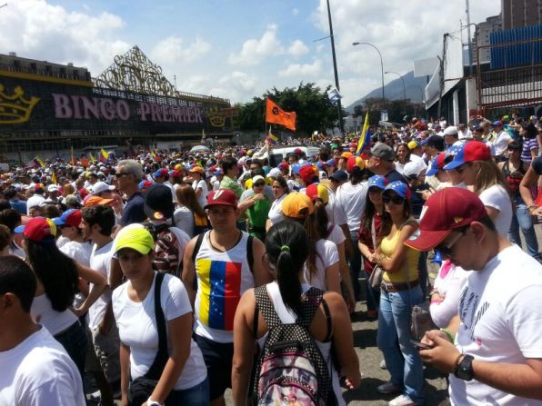 En Caracas los opositores respondieron a la convocatoria de Henrique Capriles, llenando varias avenidas del sector Este, para exigir el desarme de grupos paramilitares y protestar por el deterioro económico.