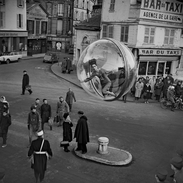 Several of the frames feature bystanders looking in awe at the strange sight of the hovering orb, which Sokolsky worked into strong compositions.