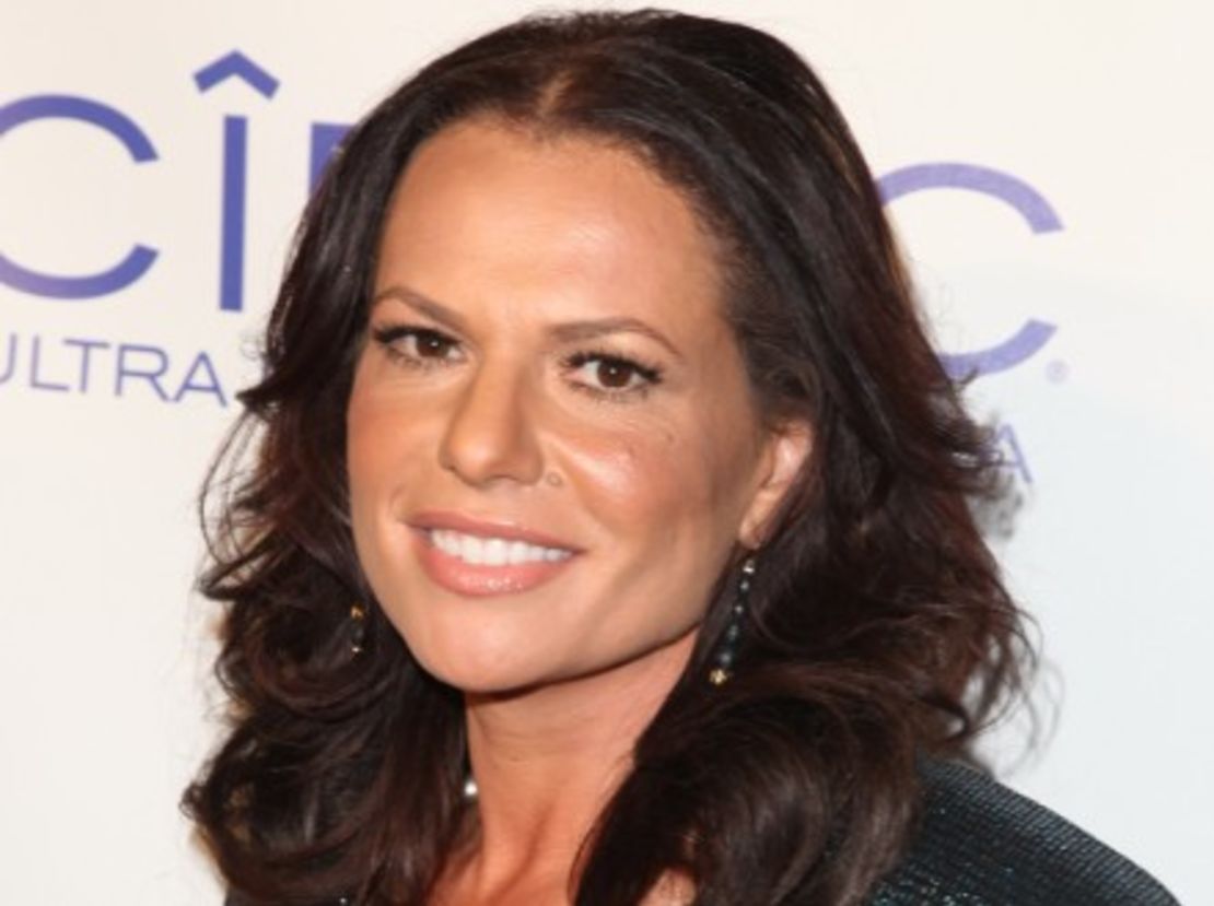 Sanaa Hamri currently lives and does most of her work in Los Angeles.