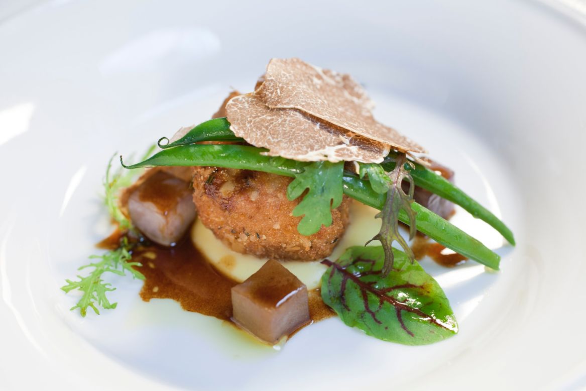 This haute Italian restaurant has retained its three stars, a category that no new restaurant managed to break into in Hong Kong or Macau this year.
