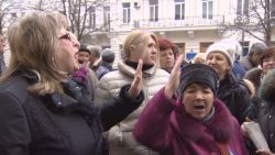pkg pleitgen ukraine pro russian city worried_00000029.jpg