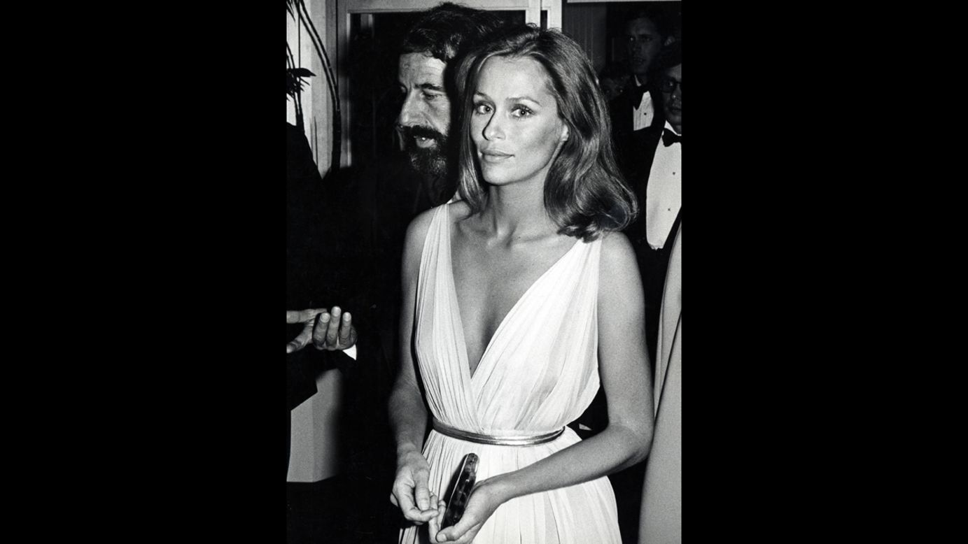 Is this not the very picture of '70s glam? Part of that has to do with Lauren Hutton, who was one of the era's top models, but we can't discount her tastefully sexy Christian Dior gown. 