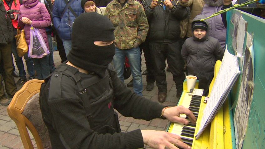 pkg black ukraine piano man_00012614.jpg