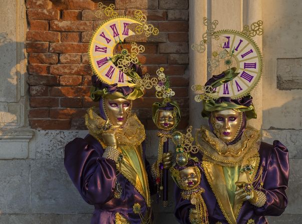 The <em>volto</em> mask is considered the most typical Venetian mask. Often stark white or gilded, it covers the entire face. Owing to the fact it's light weight and rather creepy, the <em>volto</em> is also known as the ghost mask. 