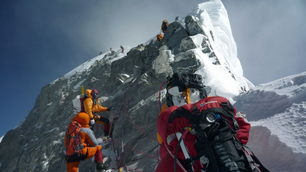 Climbers will have the aid of police stationed at Everest to resolve disputes more quickly.
