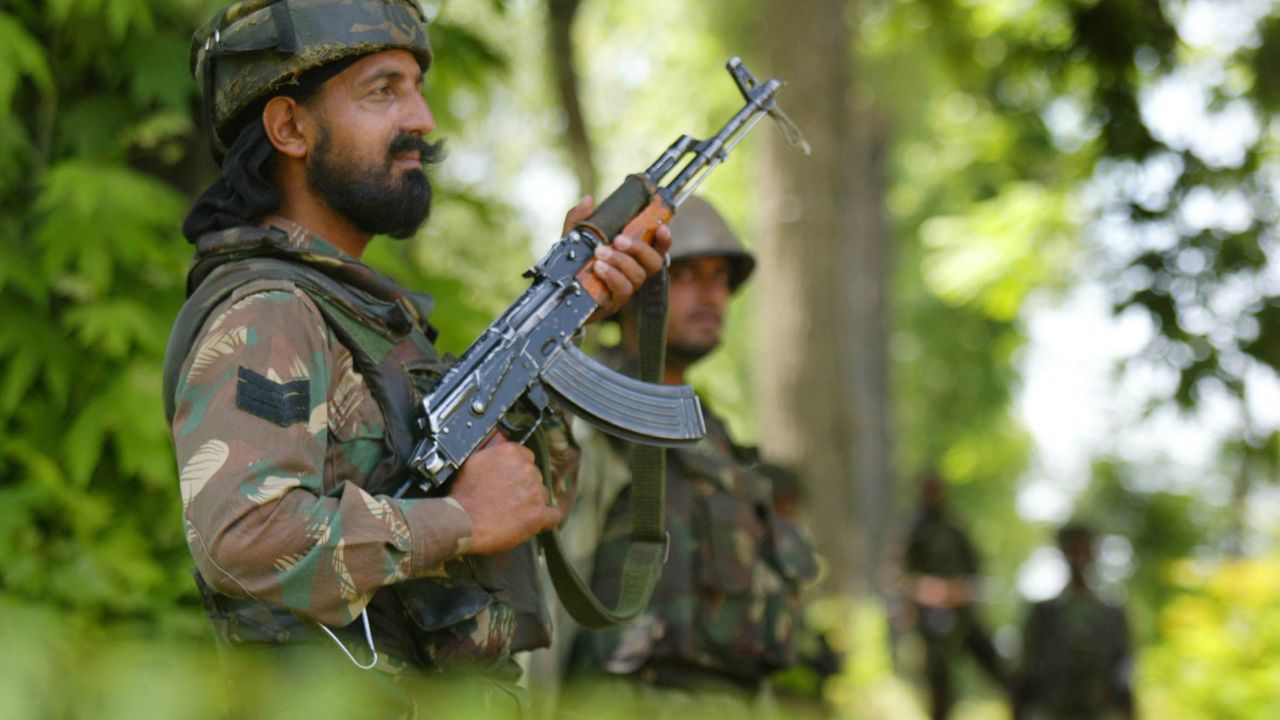 An Indian army soldier killed 5 of his colleagues and himself in the region of Kashmir. Large numbers of troops, such as the ones pictured in the above file photo, are stationed in the disputed region.