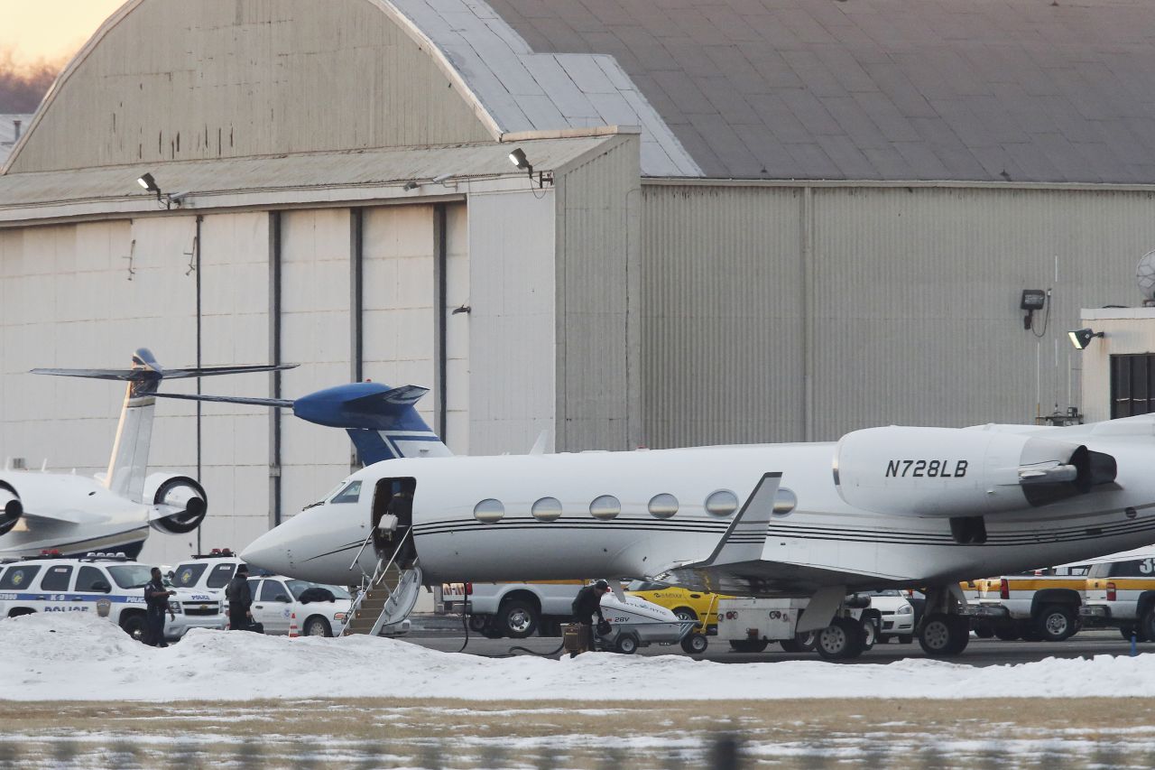 <strong>3. Travels by private jet: </strong>The easiest way to tell you're no longer just YouTube famous is when you can afford to cruise the skies by private jet and maybe even light up something illegal during the flight. In January 2014, Bieber -- <a href="http://www.nydailynews.com/entertainment/gossip/justin-bieber-reluctant-fly-selena-gomez-folks-private-jet-insiders-article-1.1063212" target="_blank" target="_blank">known for enjoying the status of a personal aircraft</a> -- and his dad, Jeremy, <a href="http://www.cnn.com/2014/02/05/showbiz/justin-bieber-marijuana-flight/index.html?iref=allsearch" target="_blank">allegedly refused a pilot's warning to stop smoking pot</a> while on a flight from Canada to New Jersey.