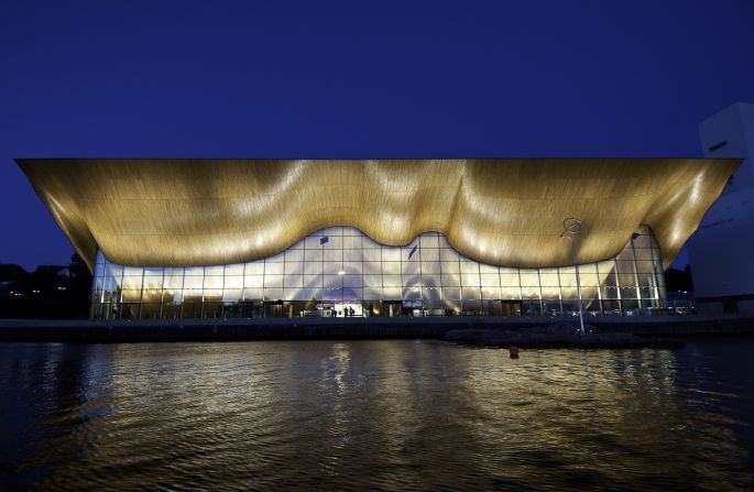The building houses three organizations: Opera South, the Agder Theater and the Kristiansand Philharmonic.It contains four performance halls, the largest with 1,200 seats. <strong>Architects: </strong>ALA Architects Ltd., SMS Arkitekter AS. 